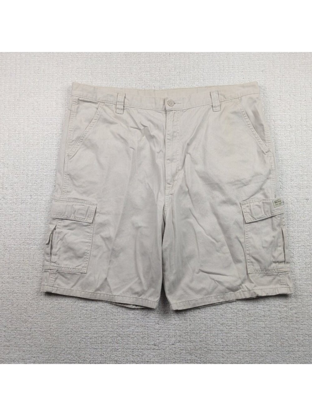 VTG Wrangler Beige Cargo Shorts Mens Size 42 Pockets Baggy Fit Carpenter Gorp